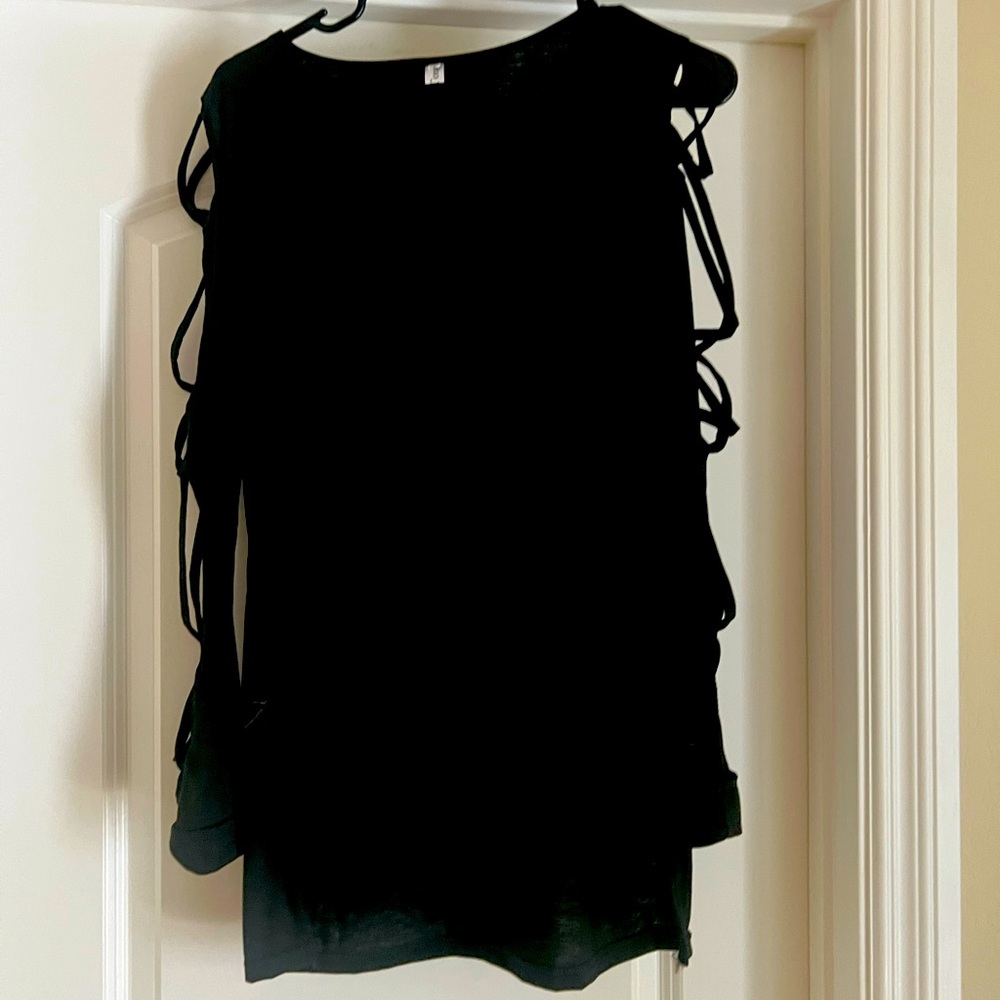 Fei Tong black criss cross open arm top size L